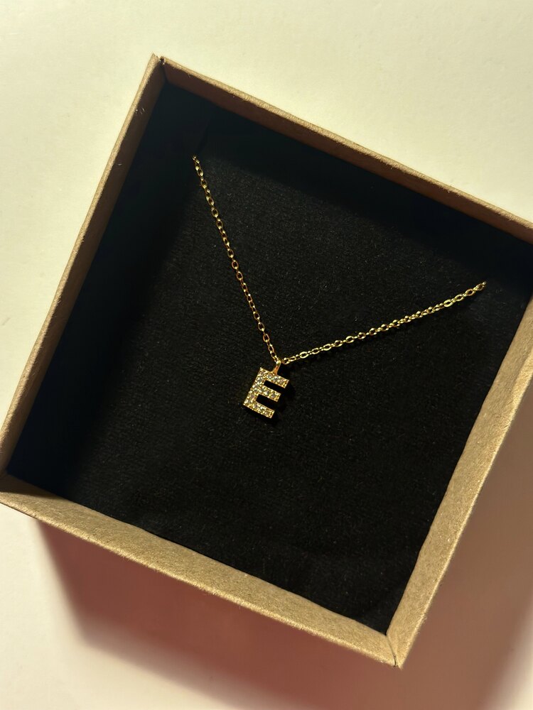 Zirkon Taşlı Harf Kolye - Mond Jewelry